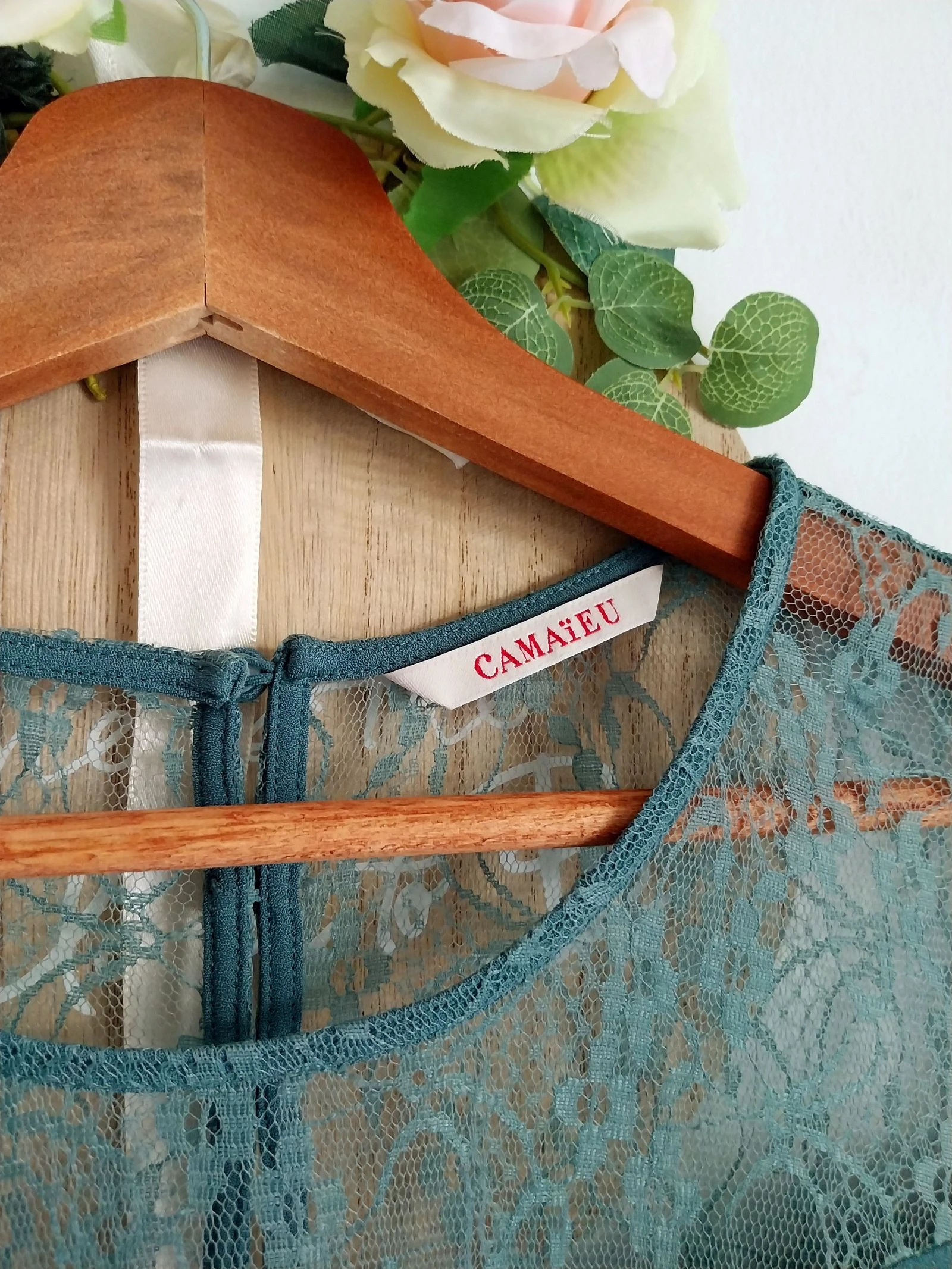 Sage green top with fine lace bust Camaieu Size 42 – photo 5
